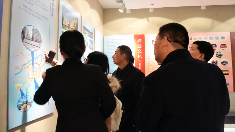 石油大学参观_26.png